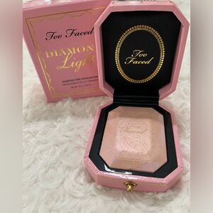 Too Faced Diamond Light Highlighter